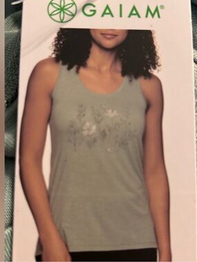 GAIAM graphic tank top - with detailed Back - NWT - Green
